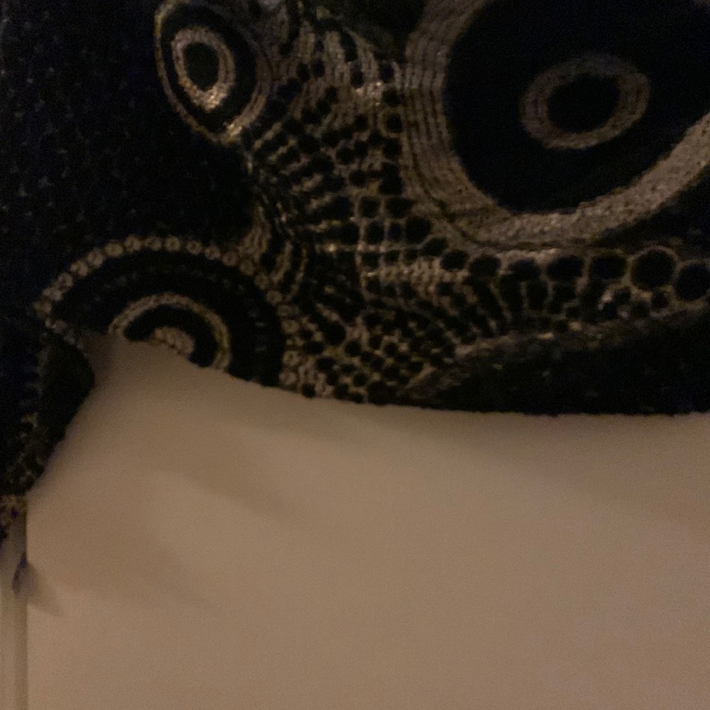 Scarf with tag